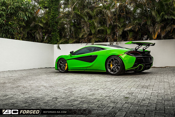 Фото дисков BC Forged RZ21 Глянцевый темный лак на McLaren 570S