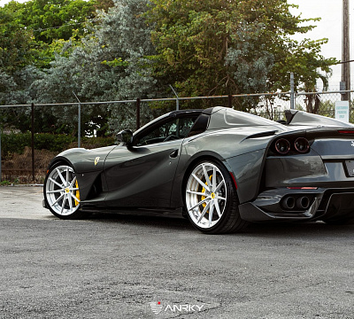 Фото дисков Anrky AN28 на Ferrari 812
