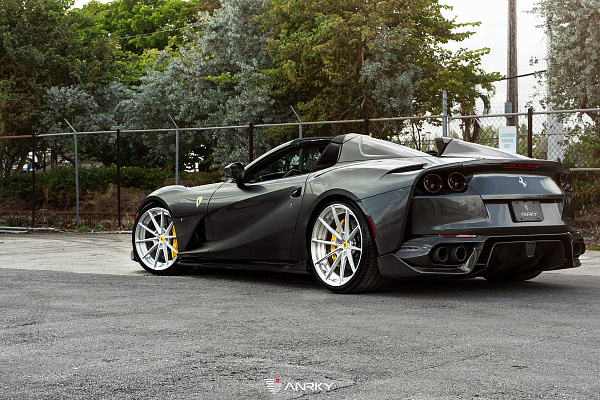 Фото дисков Anrky AN28 Глянцевый лак на Ferrari 812