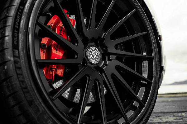 Фото дисков Strasse Wheels SV15T Deep Concave FS Черный матовый на Lamborghini Huracan