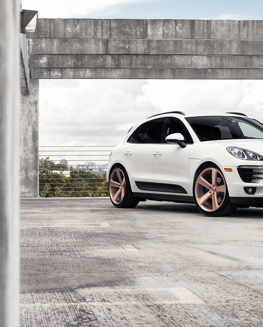 Фото дисков CG-210 Другой цвет на Porsche Macan I