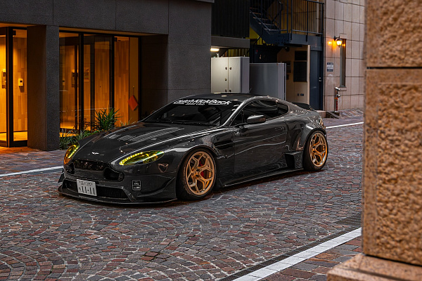 Фото дисков Radi8 Raijin Глянцевая шампань на Aston Martin Vantage 3
