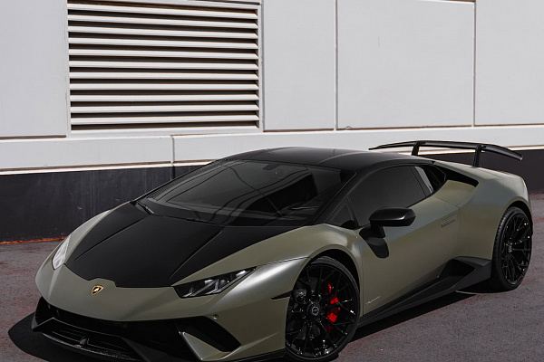 Фото дисков Brixton Forged PF10 Черный глянец на Lamborghini Huracan