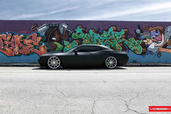 Фото дисков Vossen CVT Серебро на Dodge Challenger III