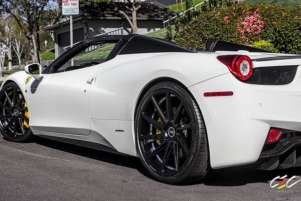 Фото дисков CEC C26 Черный глянец на Ferrari 458