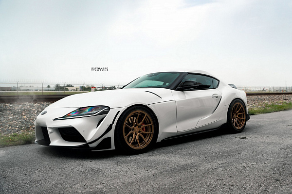Фото дисков Strasse Wheels SV5 Deep Concave Duoblock Сатиновое темное золото на Toyota Supra A90