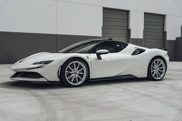 Фото дисков HRE P104SC Глянцевый лак на Ferrari SF90