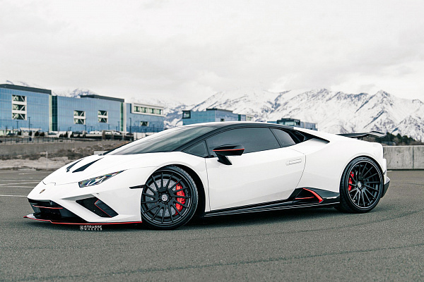 Фото дисков Strasse Wheels SV15T Deep Concave FS Черный матовый на Lamborghini Huracan
