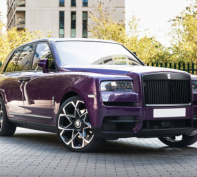 Фото дисков Kahn Type 55 RS на Rolls-Royce Cullinan