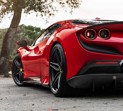Фото дисков HRE S107SC на Ferrari F8