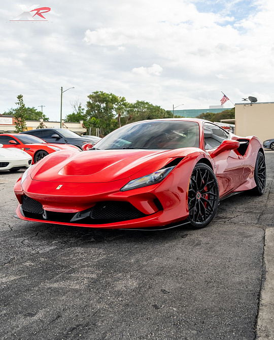 Фото дисков CM6-R Черный глянец на Ferrari F8