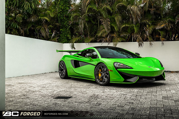 Фото дисков BC Forged RZ21 Глянцевый темный лак на McLaren 570S