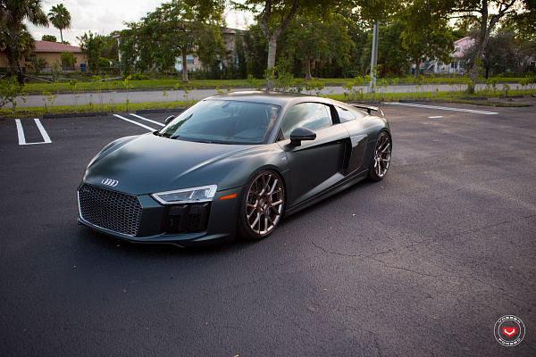 Фото дисков Vossen CG-204 Глянцевая бронза на Audi R8 (4S)