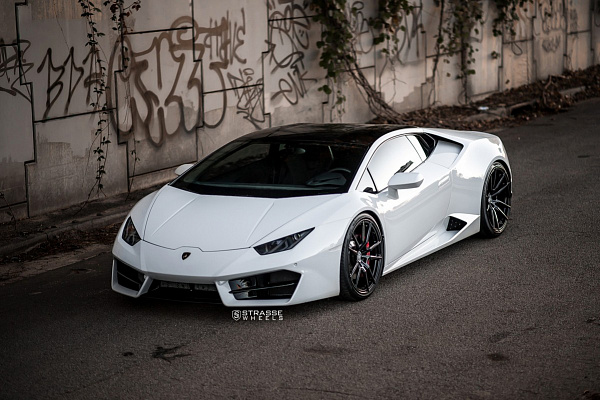 Фото дисков Strasse Wheels SV1 Deep Concave Monoblock Черный глянец на Lamborghini Huracan