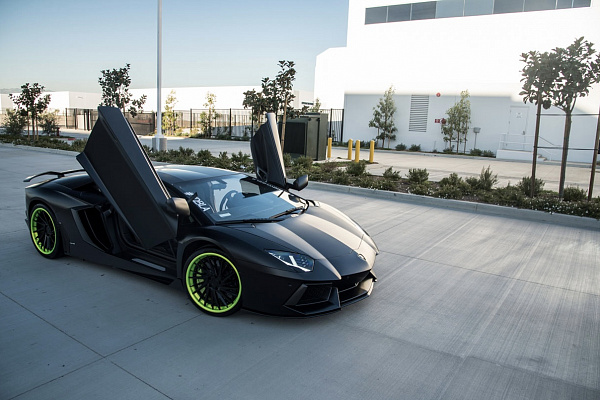 Фото дисков Savini SV64 Другой цвет на Lamborghini Aventador