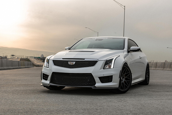 Фото дисков HRE 300M Сатиновый графит на Cadillac ATS