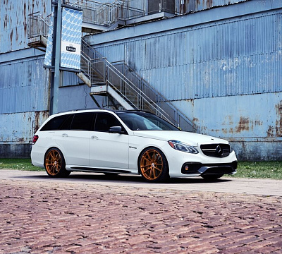 Фото дисков HRE P104 на Mercedes-Benz E-Class (W212, S212, C207)