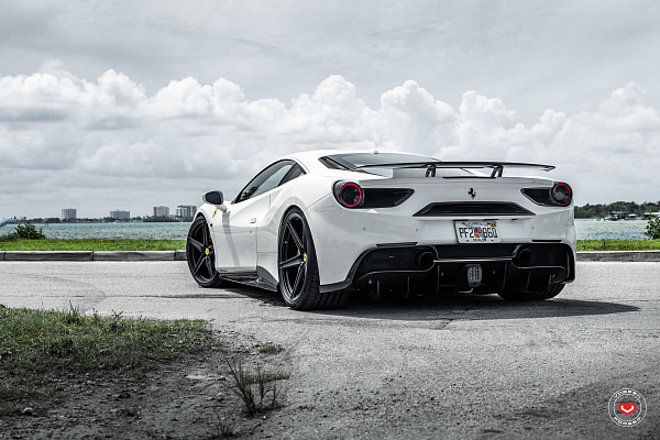 Фото дисков Vossen M-X5 Черный сатин на Ferrari 488