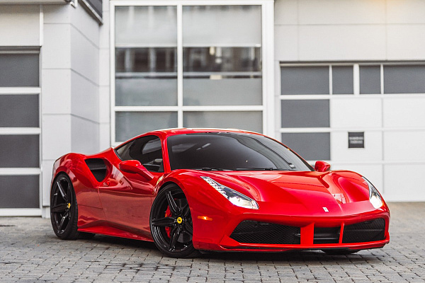 Фото дисков Brixton Forged PF4 Черный глянец на Ferrari 488
