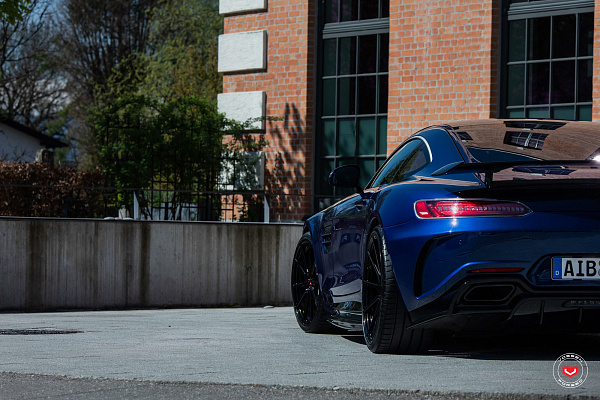 Фото дисков Vossen M-X2 Черный глянец на Mercedes-Benz AMG GT I