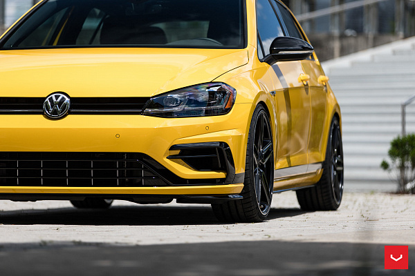 Фото дисков Vossen HF-1 Черный глянец на Volkswagen Golf VII