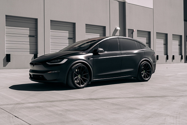 Фото дисков Brixton Forged R11-R Черный матовый на Tesla Model X
