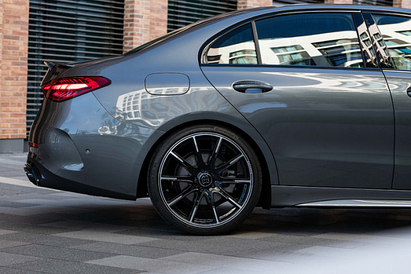 Фото дисков BRABUS Monoblock Z Черный глянец на Mercedes-Benz C-Class (W206)