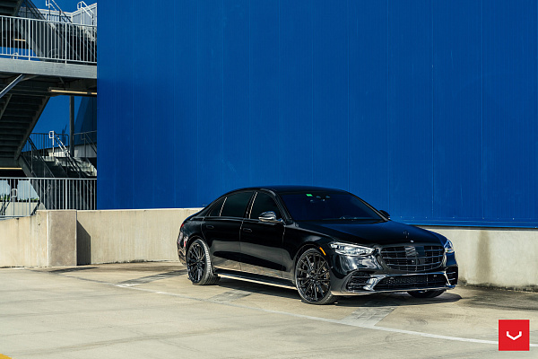 Фото дисков Vossen HF-4T Черный глянец на Mercedes-Benz S-Class (W223)
