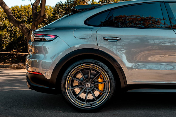 Фото дисков Brixton Forged R11-RS Сатиновый темный лак на Porsche Cayenne III