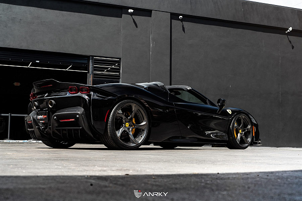 Фото дисков Anrky XR-205 Глянцевый темный лак на Ferrari SF90