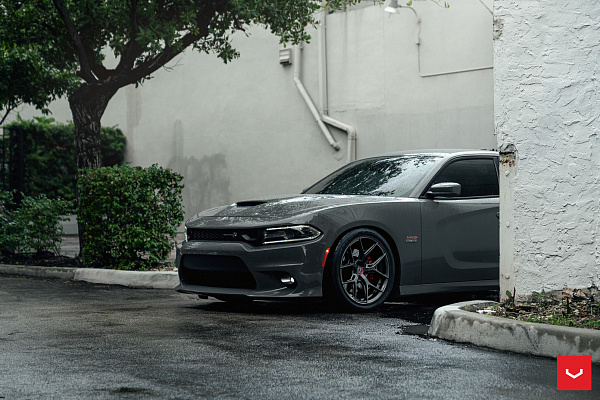 Фото дисков Vossen HF-5 Сатиновый графит на Dodge Charger VII