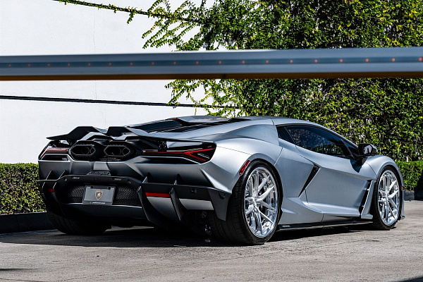 Фото дисков Anrky XR-301 Глянцевый лак на Lamborghini Revuelto