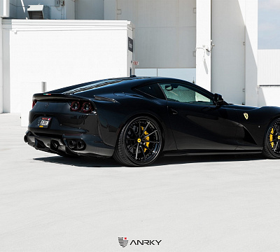 Фото дисков Anrky AN38 на Ferrari 812