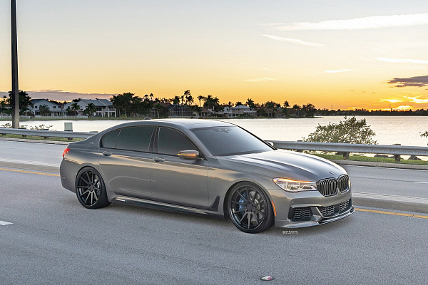 Фото дисков Strasse Wheels R10 Deep Concave FS Черный сатин на BMW 7 (G11/G12)