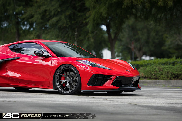 Фото дисков BC Forged RZ21 Глянцевый графит на Chevrolet Corvette C8