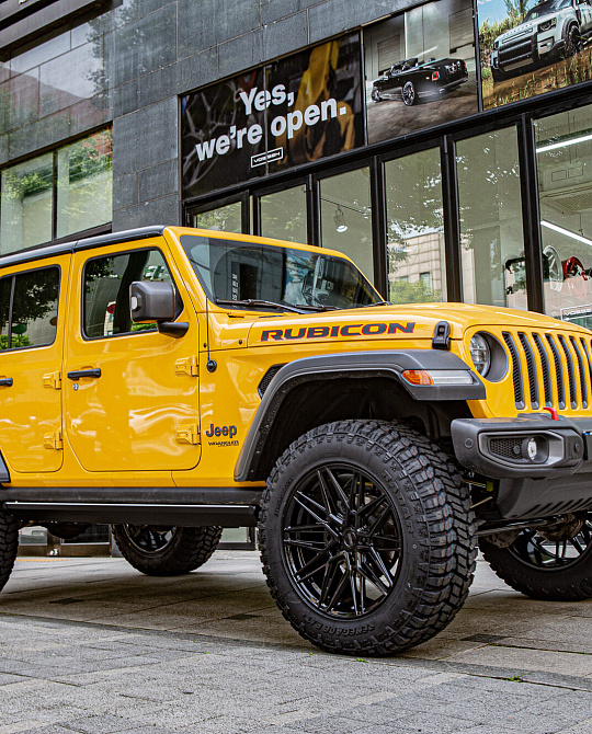 Фото дисков HF-7 Черный глянец на Jeep Wrangler IV (JL)