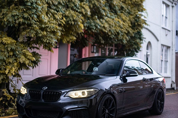 Фото дисков Bola B25 Черный глянец на BMW 2/M2 (F22/F87)