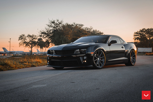Фото дисков Vossen VFS-10 Глянцевый графит на Chevrolet Camaro V