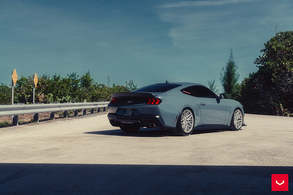 Фото дисков Vossen HF-7 Серебро на Ford Mustang VII