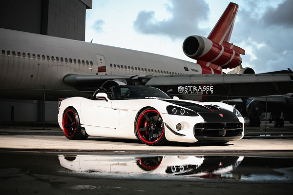 Фото дисков Strasse Wheels S5 Deep Concave Другой цвет на Dodge Viper