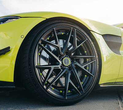 Фото дисков Brixton Forged PF8 на Aston Martin Vantage 4