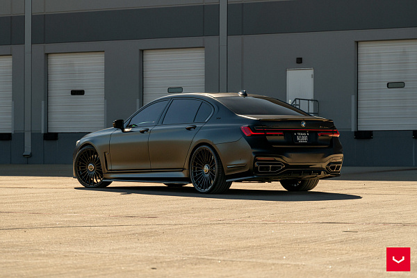 Фото дисков Vossen HF-8 Черный глянец на BMW 7 (G70)