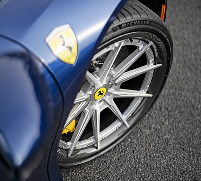 Фото дисков Strasse Wheels SV10 Track на Ferrari SF90