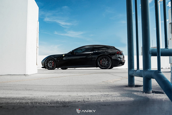 Фото дисков Anrky S1-X1 Черный глянец на Ferrari GTC4Lusso