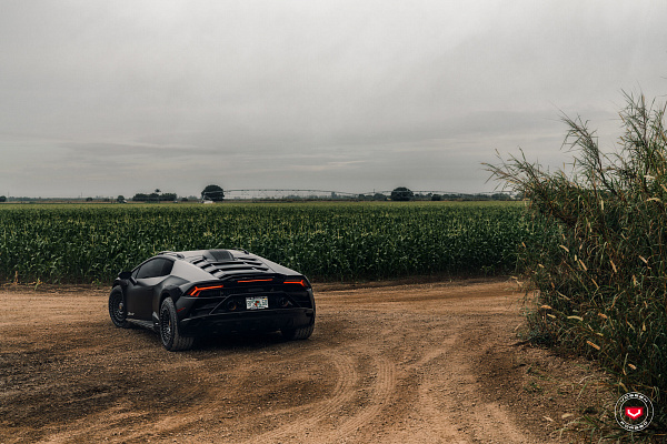 Фото дисков Vossen LC3-13T Черный глянец на Lamborghini Huracan