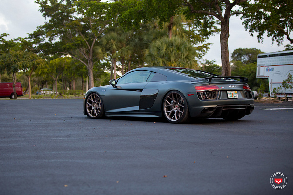 Фото дисков Vossen CG-204 Глянцевая бронза на Audi R8 (4S)