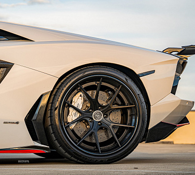Фото дисков Strasse Wheels SM5R Deep Concave FS на Lamborghini Aventador
