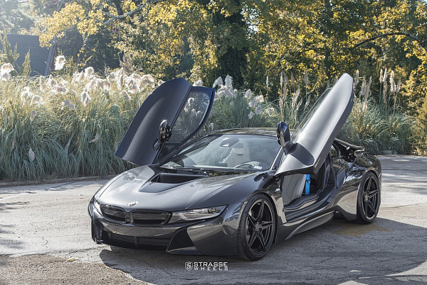 Фото дисков Strasse Wheels SV2 Deep Concave Duoblock Черный сатин на BMW i8
