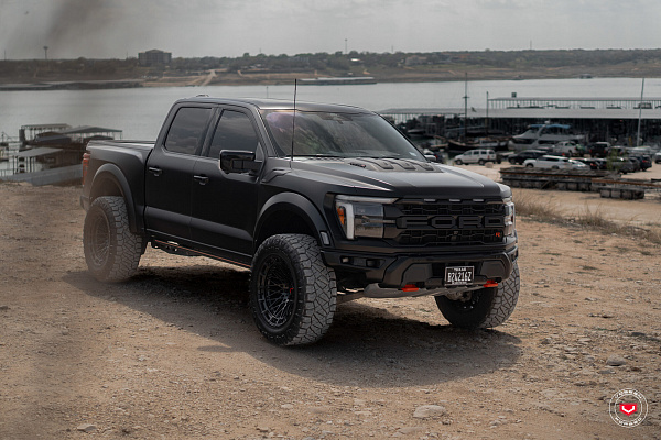 Фото дисков Vossen LCX-03 Черный глянец на GMC Sierra IV