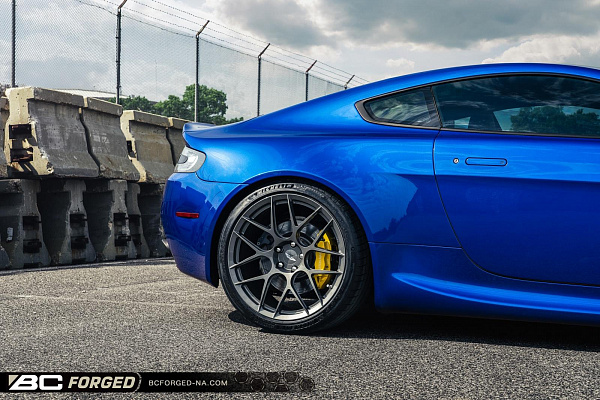 Фото дисков BC Forged KL12 Глянцевый тонированный лак на Aston Martin Vantage 3